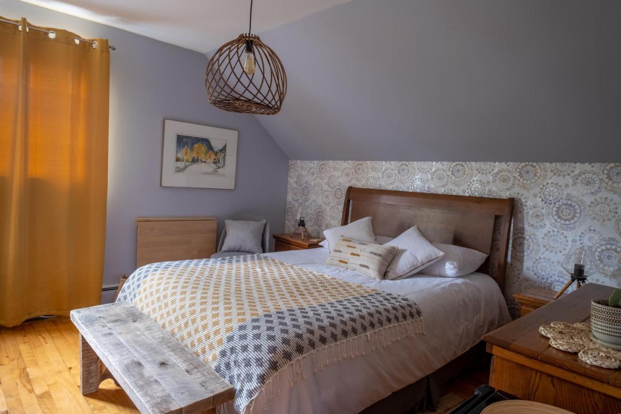 Au Coq Du Bonheur Bed and Breakfast Magog Buitenkant foto