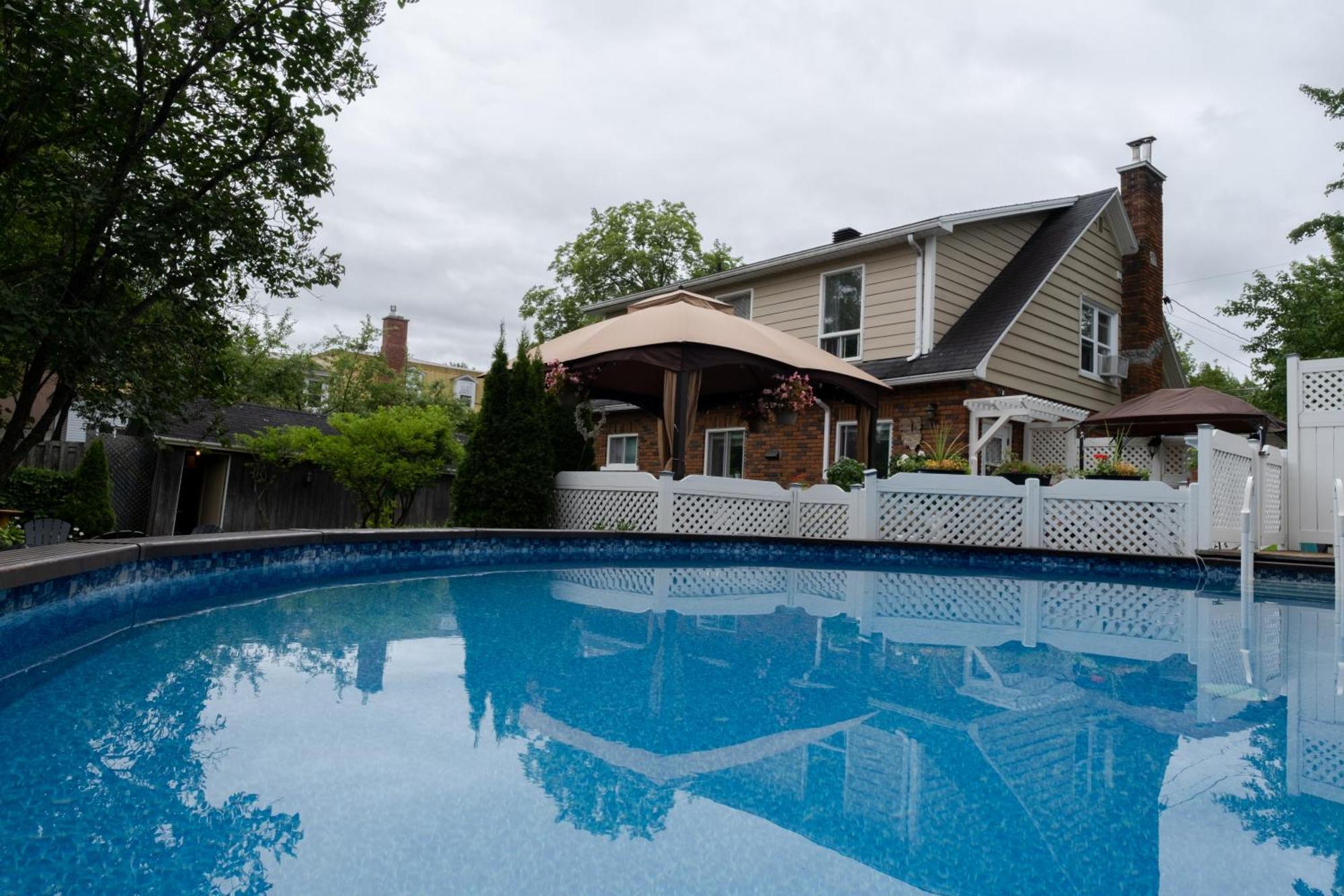 Au Coq Du Bonheur Bed and Breakfast Magog Buitenkant foto