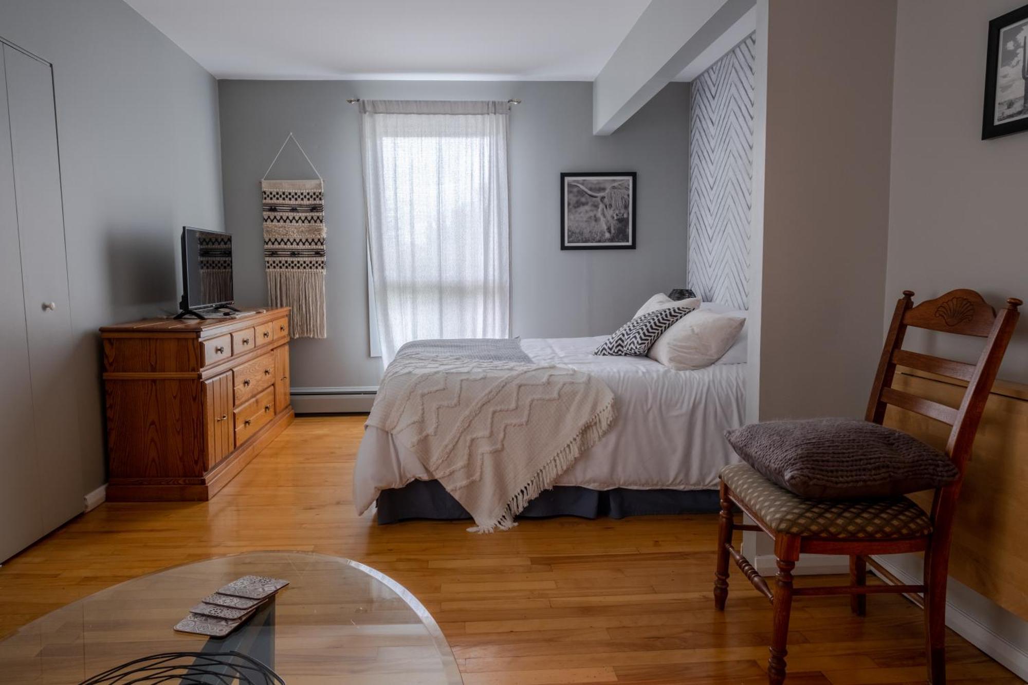 Au Coq Du Bonheur Bed and Breakfast Magog Buitenkant foto